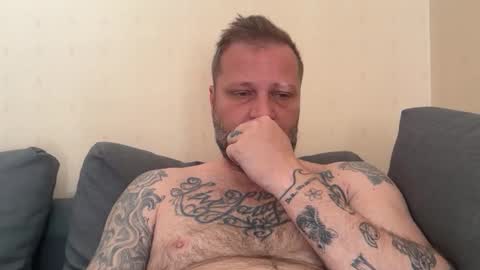 Snapshot of tattoomanforgirls chatting on April 3, 10:24 am tattoomanforgirls online show from April 3, 10:24 am