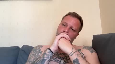 Snapshot of tattoomanforgirls chatting on May 23, 12:20 pm tattoomanforgirls online show from May 23, 12:20 pm