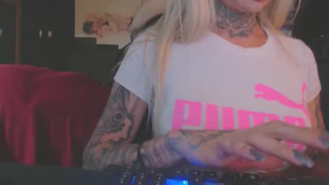 Snapshot of tatuada_safada chatting on October 9, 7:50 am tatuada_safada online show from October 9, 7:50 am