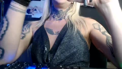 Snapshot of tatuada_safada chatting on July 12, 11:51 pm tatuada_safada online show from July 12, 11:51 pm