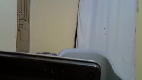 Snapshot of taurus2029 chatting on November 17, 4:35 pm taurus2029 online show from November 17, 4:35 pm