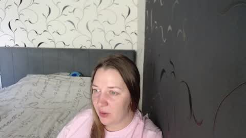Snapshot of taxxxu chatting on June 19, 7:56 am Diana online show from June 19, 7:56 am