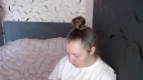 Snapshot of taxxxu chatting on June 22, 6:54 am Diana online show from June 22, 6:54 am