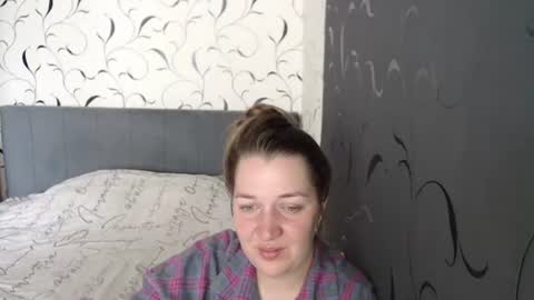 Snapshot of taxxxu chatting on June 27, 11:48 am Diana online show from June 27, 11:48 am