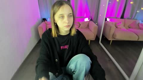 Snapshot of taya_grey chatting on November 12, 1:00 pm Taya online show from November 12, 1:00 pm