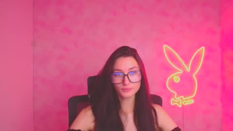 Snapshot of tayavibe chatting on November 22, 6:23 am Taya online show from November 22, 6:23 am