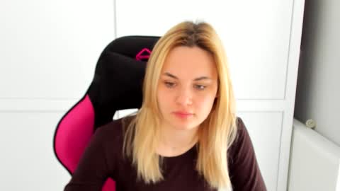 Snapshot of tayla_shy chatting on May 12, 6:32 am Tay online show from May 12, 6:32 am