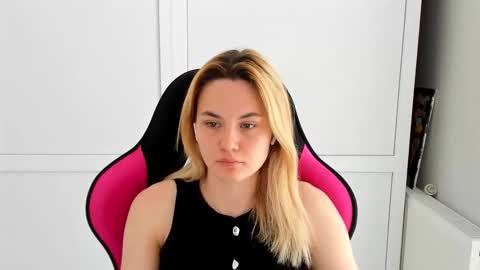 Snapshot of tayla_shy chatting on May 24, 7:13 am Tay online show from May 24, 7:13 am