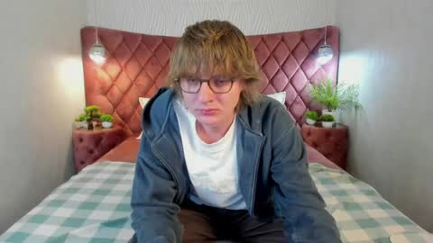 Tayler online show from April 18, 5:44 am