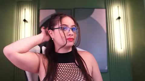 Teylor  Kim online show from October 9, 6:50 pm