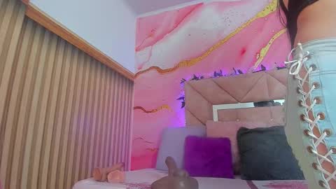 Sarah  online show from December 1, 6:24 pm