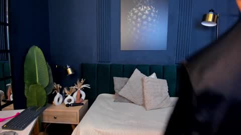 Snapshot of taylor_bennet chatting on February 5, 6:15 pm Taylor Bennet online show from February 5, 6:15 pm