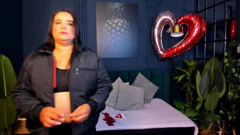 Snapshot of taylor_bennet chatting on February 14, 12:03 pm Taylor Bennet online show from February 14, 12:03 pm