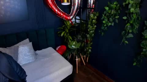 Snapshot of taylor_bennet chatting on February 17, 12:05 pm Taylor Bennet online show from February 17, 12:05 pm