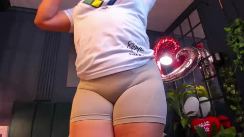 Snapshot of taylor_bennet chatting on February 21, 7:21 pm Taylor Bennet online show from February 21, 7:21 pm