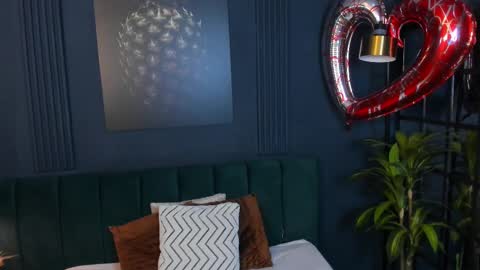 Snapshot of taylor_bennet chatting on March 5, 12:00 pm Taylor Bennet online show from March 5, 12:00 pm