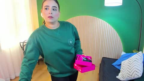 Snapshot of taylor_bennet chatting on September 24, 12:08 pm Taylor Bennet online show from September 24, 12:08 pm