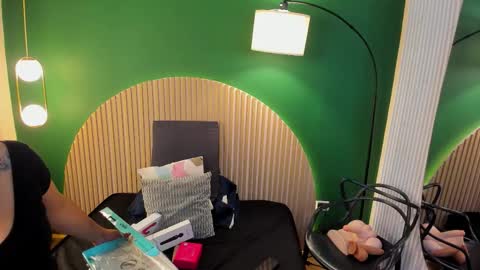 Snapshot of taylor_bennet chatting on November 9, 12:14 pm Taylor Bennet online show from November 9, 12:14 pm