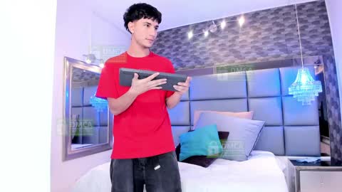 Snapshot of taylor_brooks_ chatting on May 1, 11:37 am taylor_brooks_ online show from May 1, 11:37 am