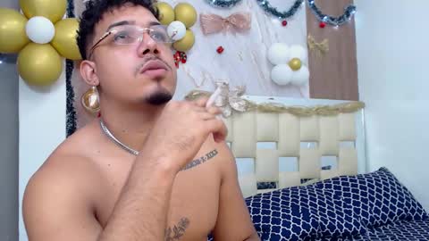 Snapshot of taylor_collins_2 chatting on November 15, 10:15 pm taylor_collins_2 online show from November 15, 10:15 pm