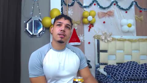 Snapshot of taylor_collins_2 chatting on November 18, 10:25 pm taylor_collins_2 online show from November 18, 10:25 pm