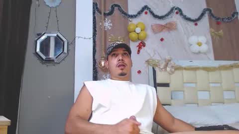 Snapshot of taylor_collins_2 chatting on December 16, 12:26 am taylor_collins_2 online show from December 16, 12:26 am