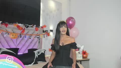 Taylor Harveey online show from October 24, 11:45 pm