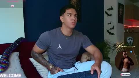 Snapshot of taylor_johnn chatting on October 31, 2:40 pm Penagos zz online show from October 31, 2:40 pm