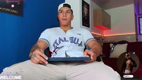 Snapshot of taylor_johnn chatting on November 1, 9:06 pm Penagos zz online show from November 1, 9:06 pm