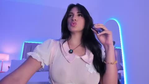 Snapshot of taylor_jonnees chatting on June 16, 5:15 pm Taylor Help me to get 100 thumbs up online show from June 16, 5:15 pm