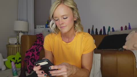 Taylor --  online show from October 12, 10:03 am