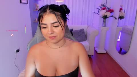 Snapshot of taylor_smith1_ chatting on June 4, 9:43 pm Taylor online show from June 4, 9:43 pm