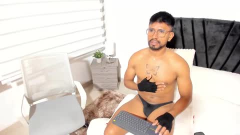 taylormaccurdy_ online show from October 7, 5:43 pm