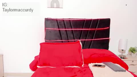 taylormaccurdy_ online show from November 28, 2:53 pm