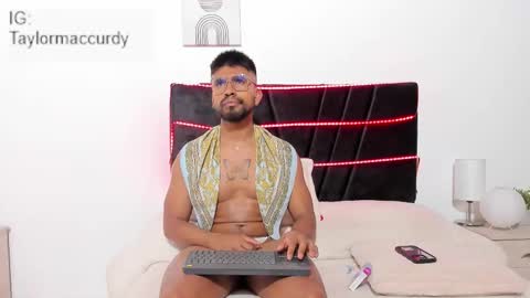 taylormaccurdy_ online show from December 20, 4:19 am