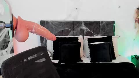 Taylor online show from October 24, 11:01 pm