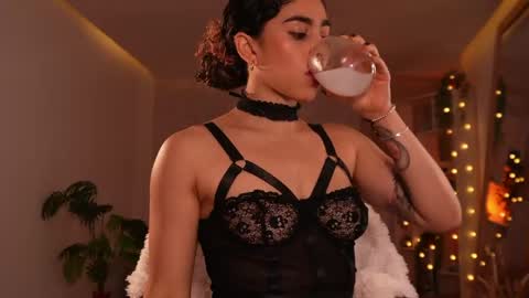 taylormichell online show from May 1, 6:34 pm