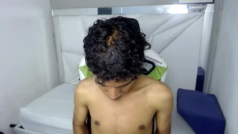 Snapshot of taylorr_junior_ chatting on March 31, 4:57 am TAYLOR online show from March 31, 4:57 am