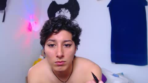 Taylorsweet1111 online show from December 3, 6:50 pm