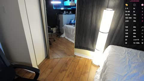 Taylor Tait online show from December 6, 7:23 pm