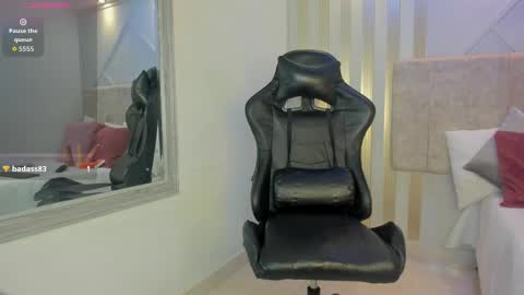 Snapshot of tayra_pradit chatting on September 8, 8:19 pm tayra online show from September 8, 8:19 pm