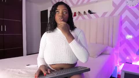 Snapshot of tayrasiny chatting on June 13, 3:26 am Tayra horny for you online show from June 13, 3:26 am