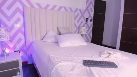 Snapshot of tayrasiny chatting on July 9, 4:27 am Tayra horny for you online show from July 9, 4:27 am