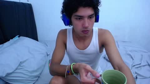 Tayron online show from January 15, 2:17 am