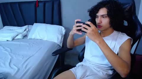 Tayron online show from February 3, 9:09 pm