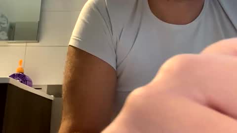 Snapshot of tbest1986 chatting on November 29, 2:42 pm Tbest1986 online show from November 29, 2:42 pm