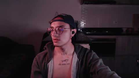 Teo independent model online show from February 18, 6:04 am