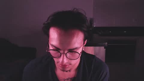 Teo independent model online show from March 3, 6:04 am