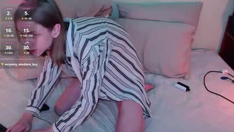 Snapshot of teacup_prince chatting on September 22, 6:32 pm Mark online show from September 22, 6:32 pm