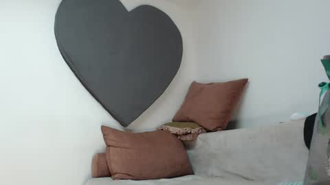 Snapshot of teasexpert4444 chatting on August 3, 9:04 am ALICIA--- online show from August 3, 9:04 am